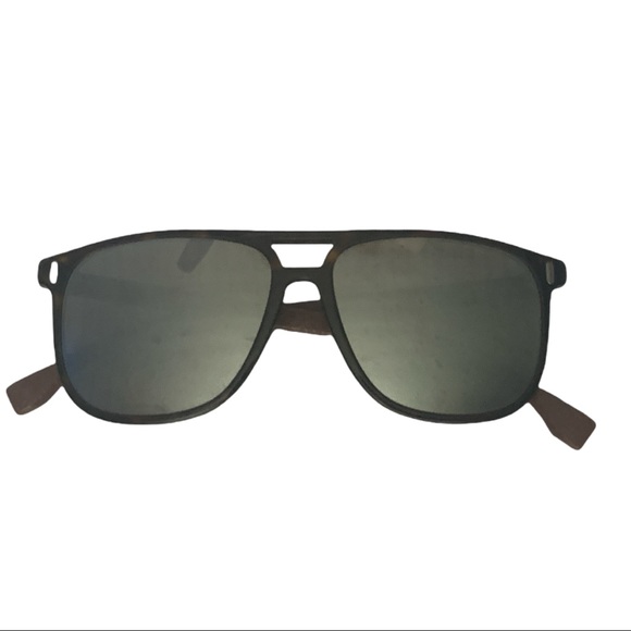 COPY - Fendi Sunglasses - Picture 3 of 6